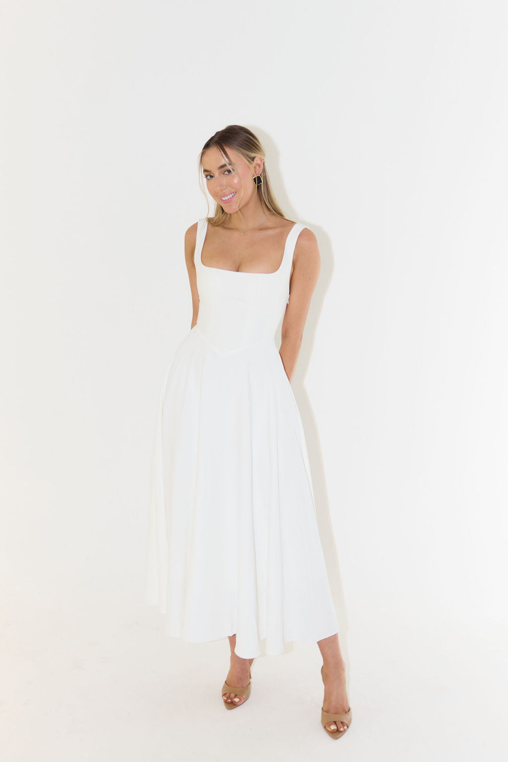 Abito Midi Donna | Gonna a Ruota & Scollo Quadrato Elegante