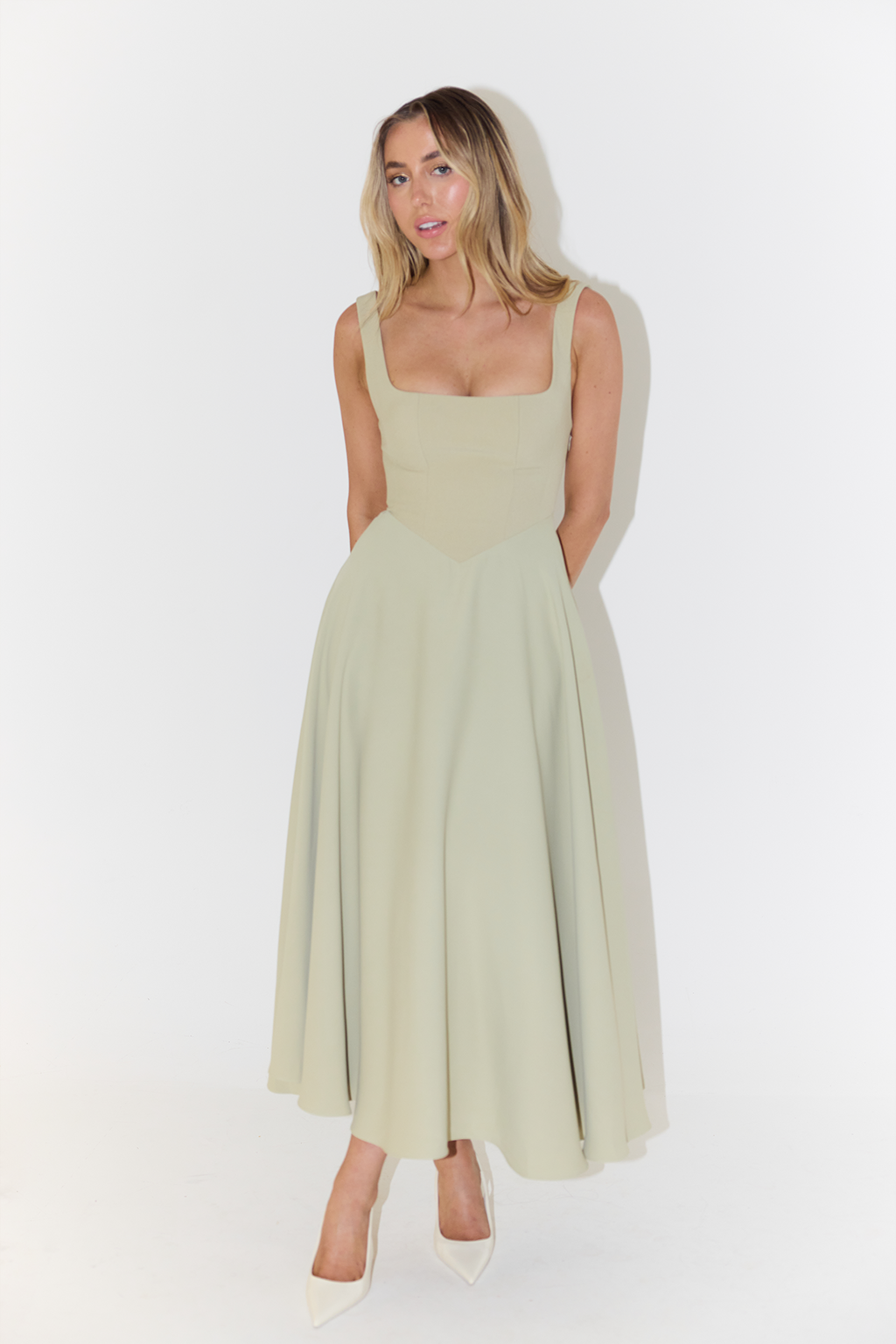 Abito Midi Donna | Gonna a Ruota & Scollo Quadrato Elegante