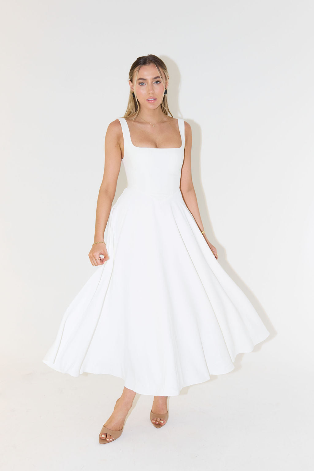 Abito Midi Donna | Gonna a Ruota & Scollo Quadrato Elegante