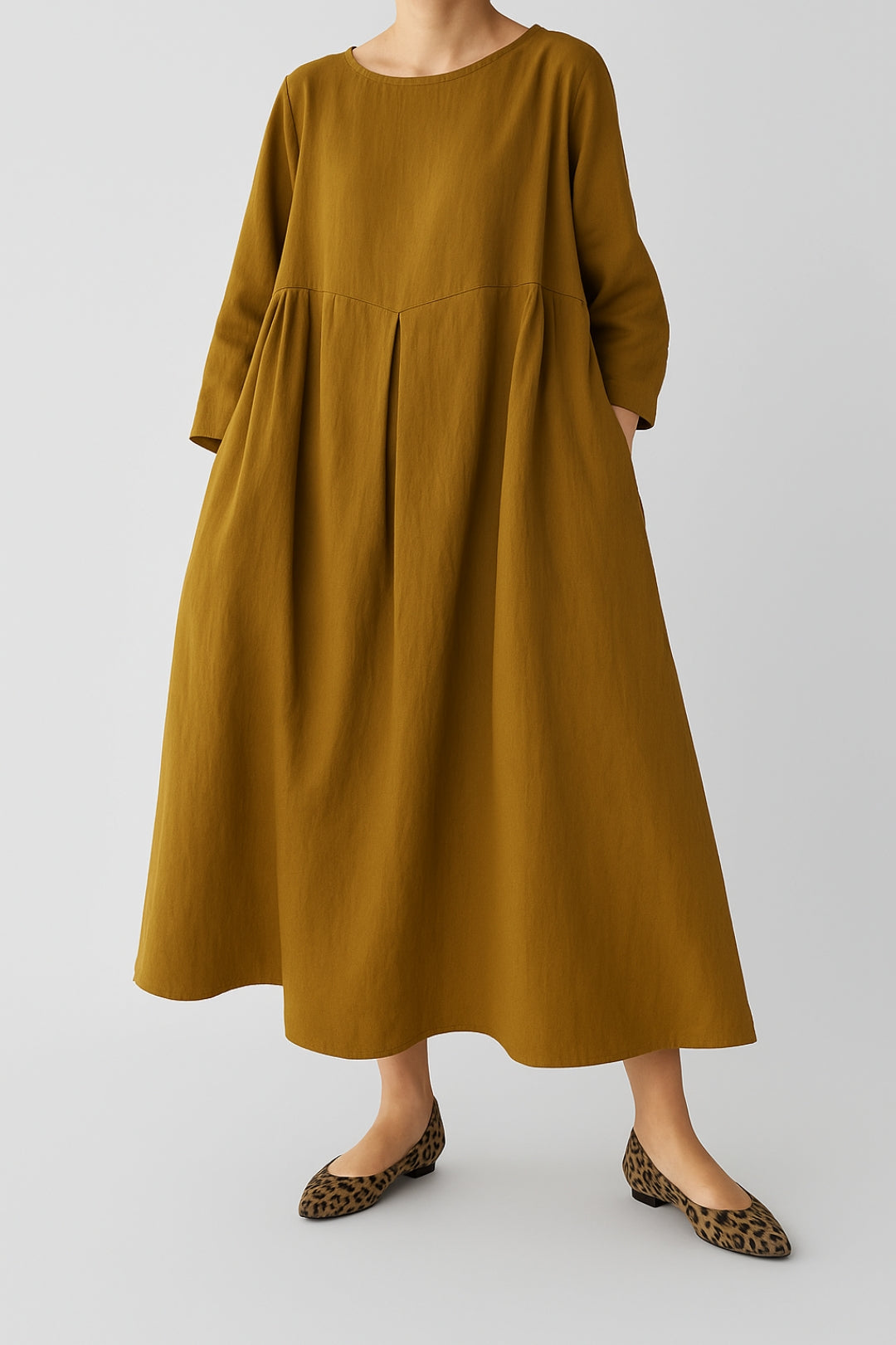 Abito ampio con pieghe frontali | Taglio midi comodo 2