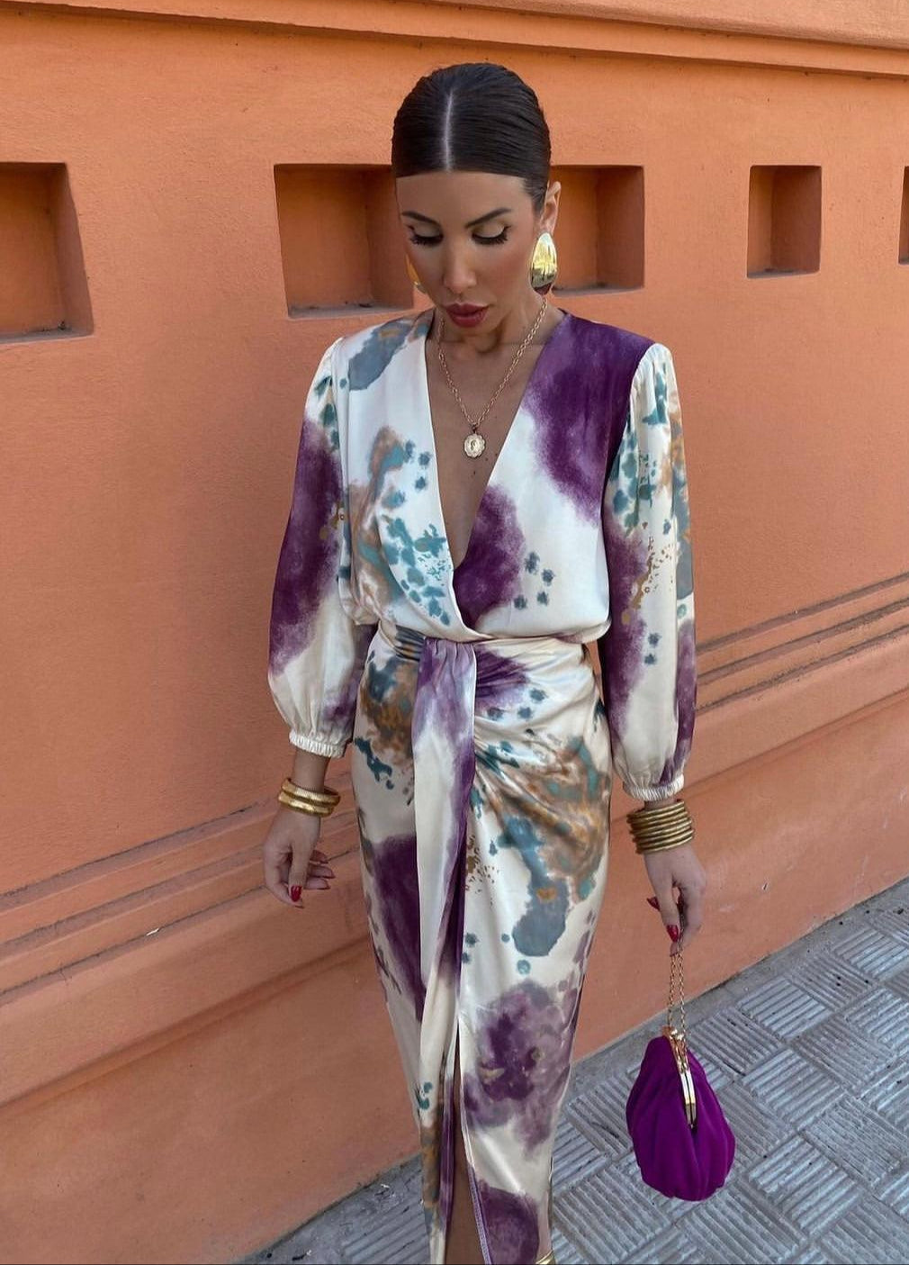 Abito elegante con scollo a V e taglio aderente ideale per l'autunno 3