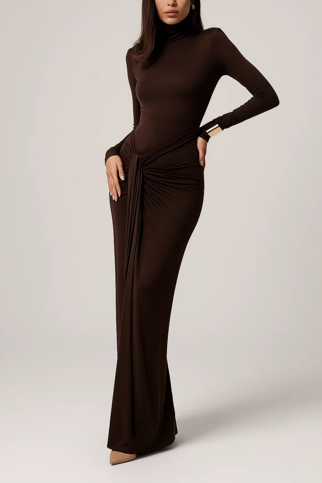 Abito lungo aderente con collo alto | Maniche lunghe | Spacco laterale drappeggiato