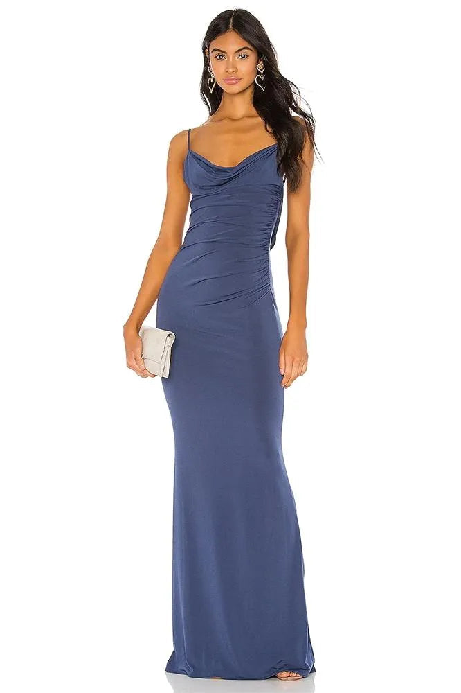 Abito lungo donna con scollo a cappuccio e schiena elegante