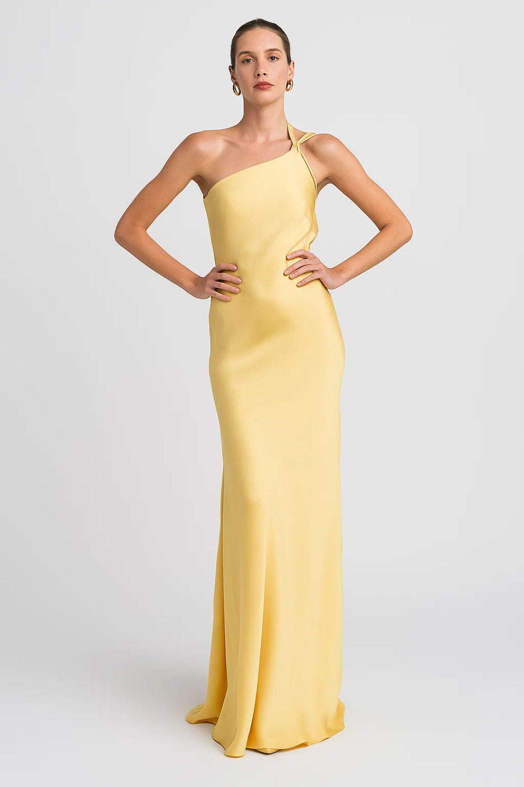 Abito lungo monospalla giallo in raso leggero 0