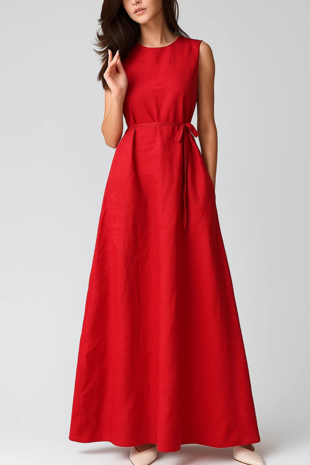 Abito lungo senza maniche con cintura sottile