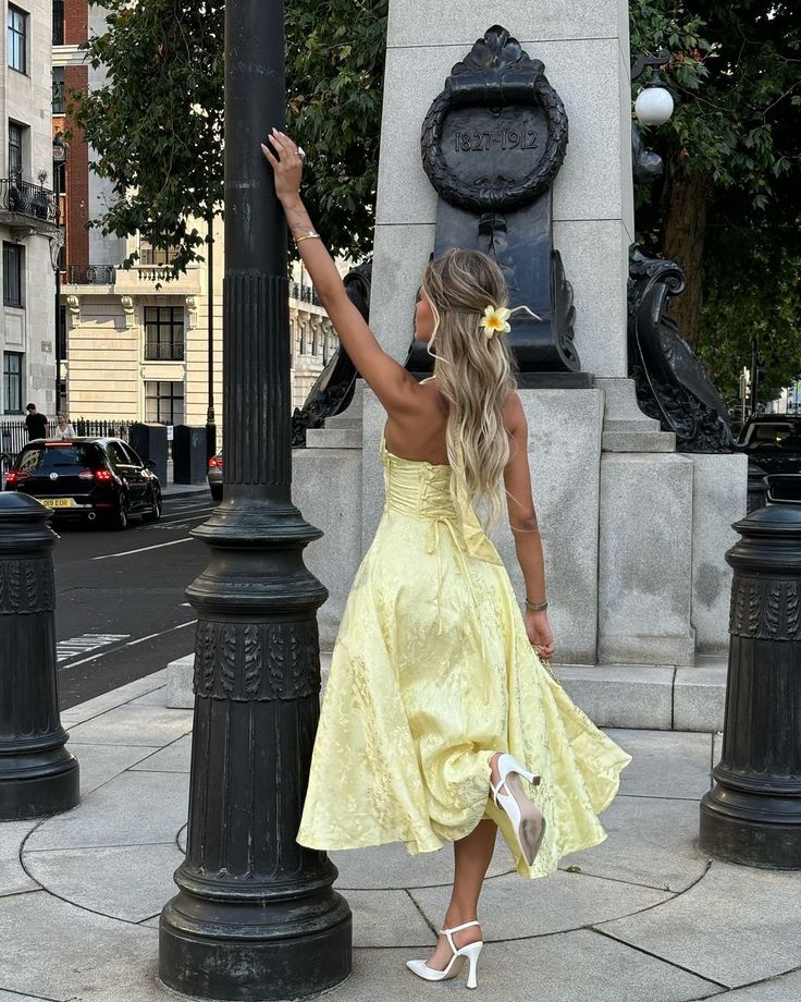Abito midi donna con scollo a V e chiusura posteriore