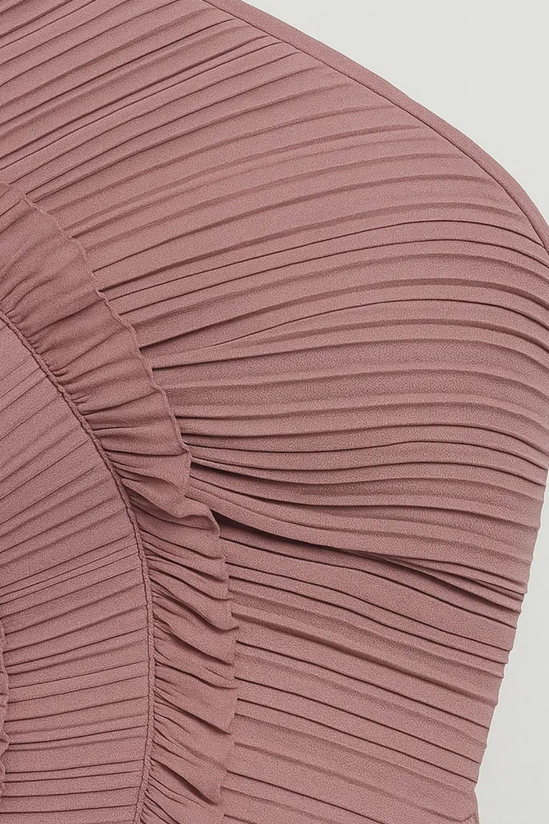 Abito plissettato con volant asimmetrici | Scollo all’americana | Eleganza fluida 3