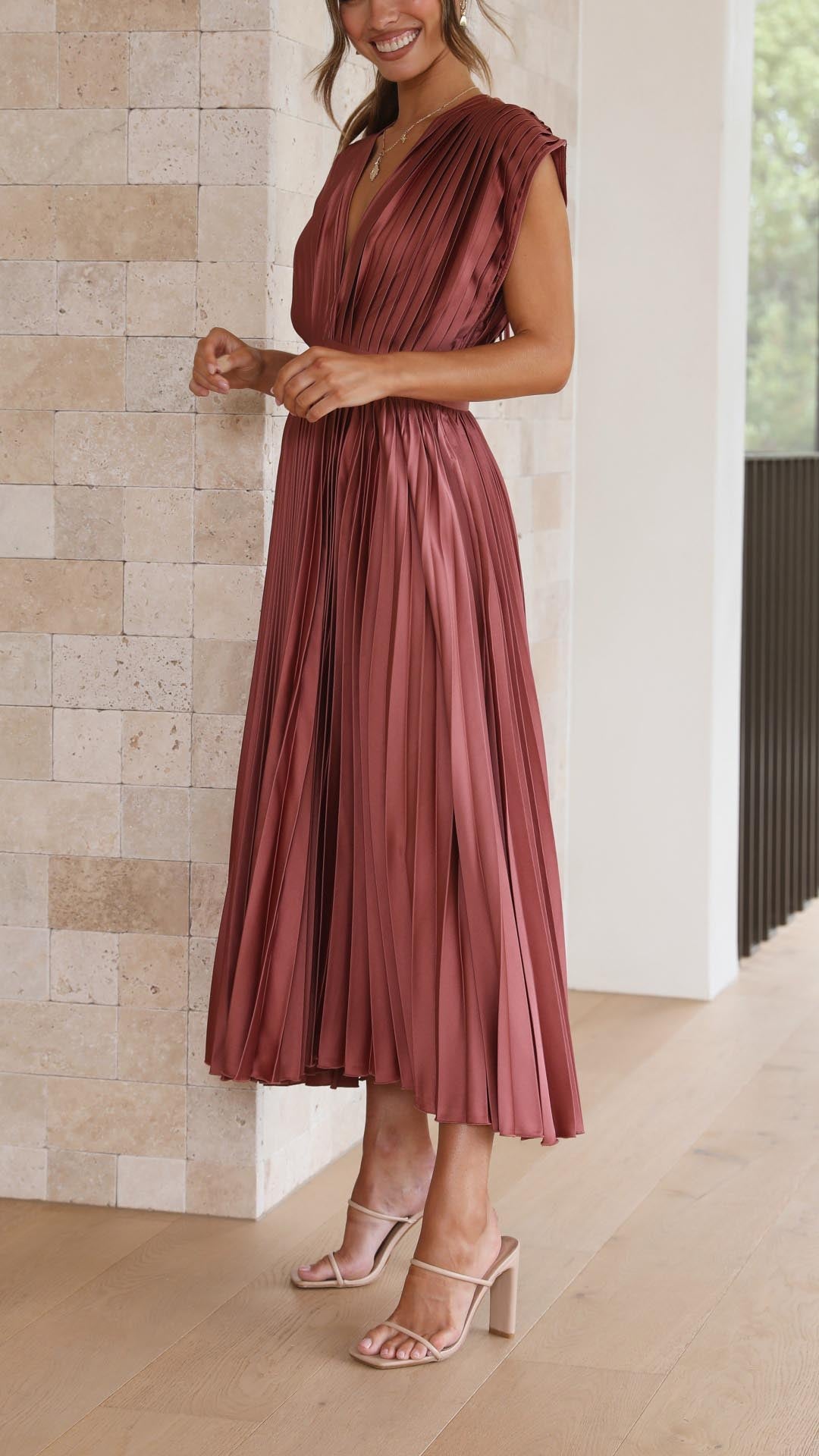 Abito Donna Plissettato con Scollo a V Drappeggiato e Gonna Svasata a Vita Alta 8