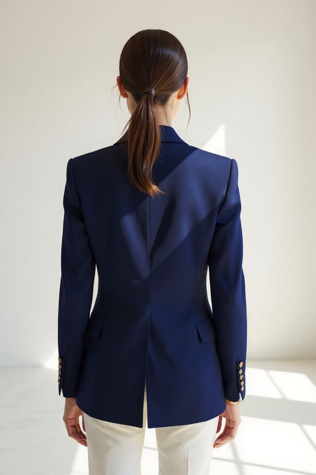 Blazer doppiopetto elegante con bottoni dorati | Disponibile in tre colori 1