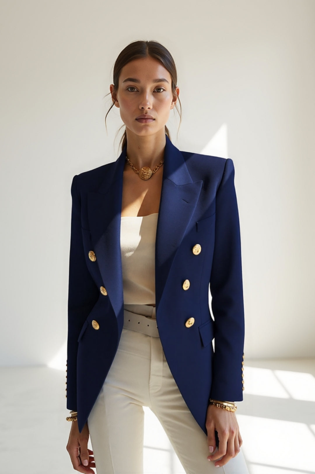 Blazer doppiopetto elegante con bottoni dorati | Disponibile in tre colori 0