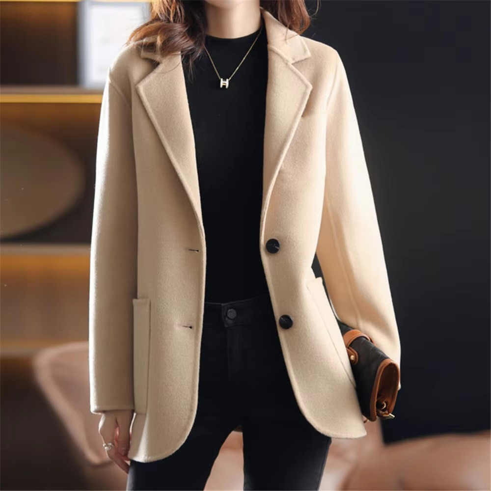 Blazer da donna con bottoni e tasche 0