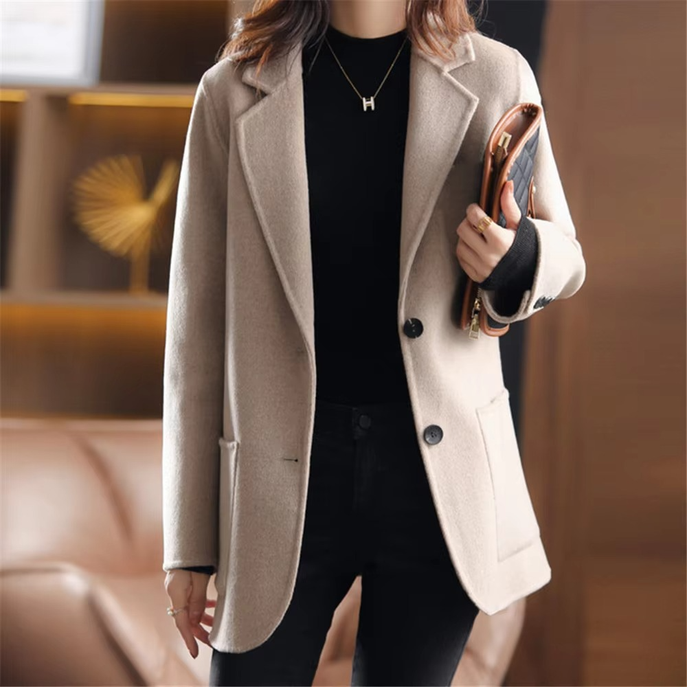 Blazer da donna con bottoni e tasche 2