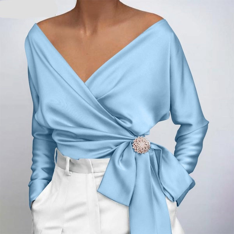 Camicetta Donna Elegante | Scollatura a V & Fiocco con Spilla Gioiello