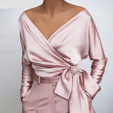 Camicetta Donna Elegante | Scollatura a V & Fiocco con Spilla Gioiello