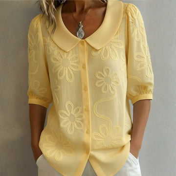 Camicetta elegante da donna con colletto arrotondato e dettagli floreali - Delicata e raffinata 0