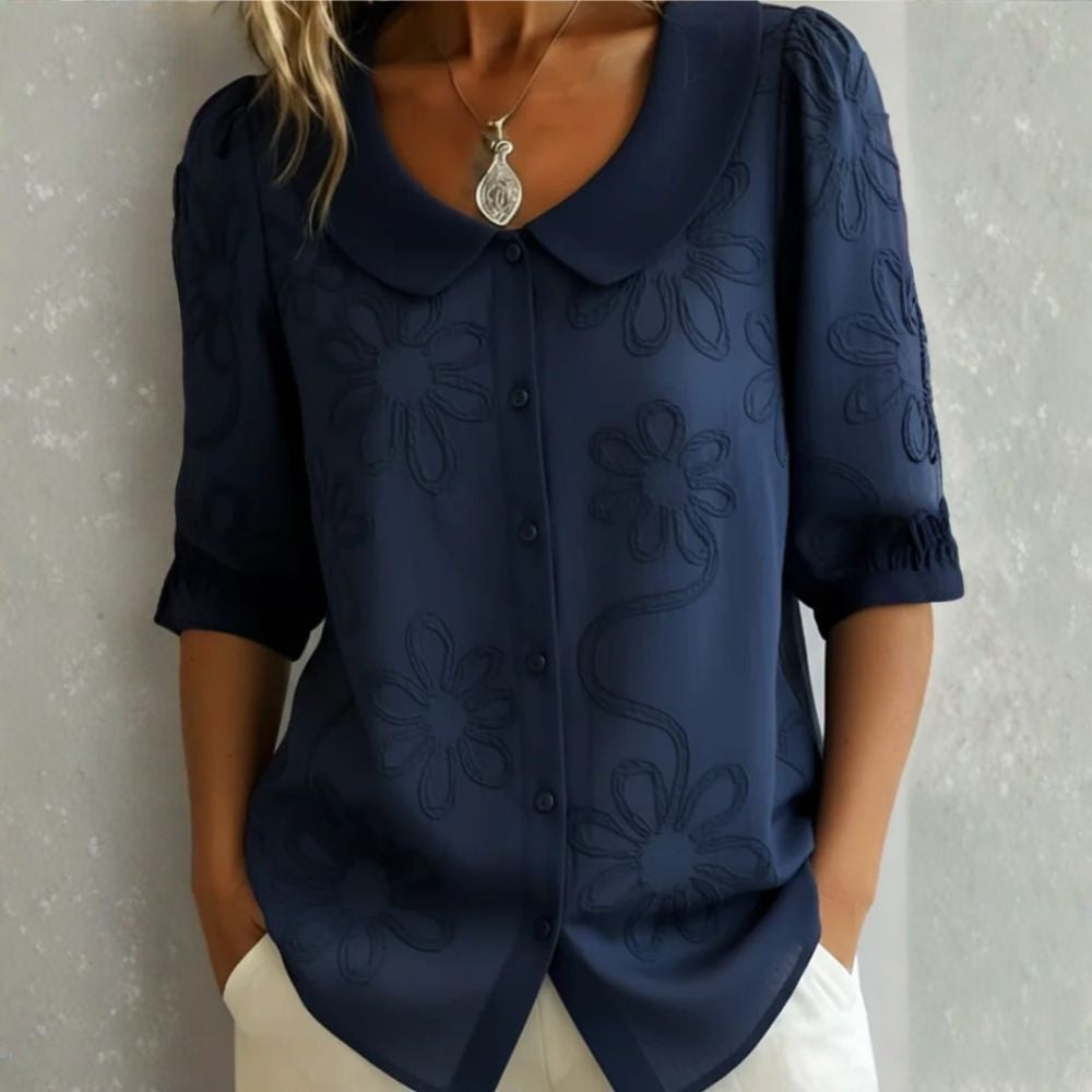 Camicetta elegante da donna con colletto arrotondato e dettagli floreali - Delicata e raffinata 5