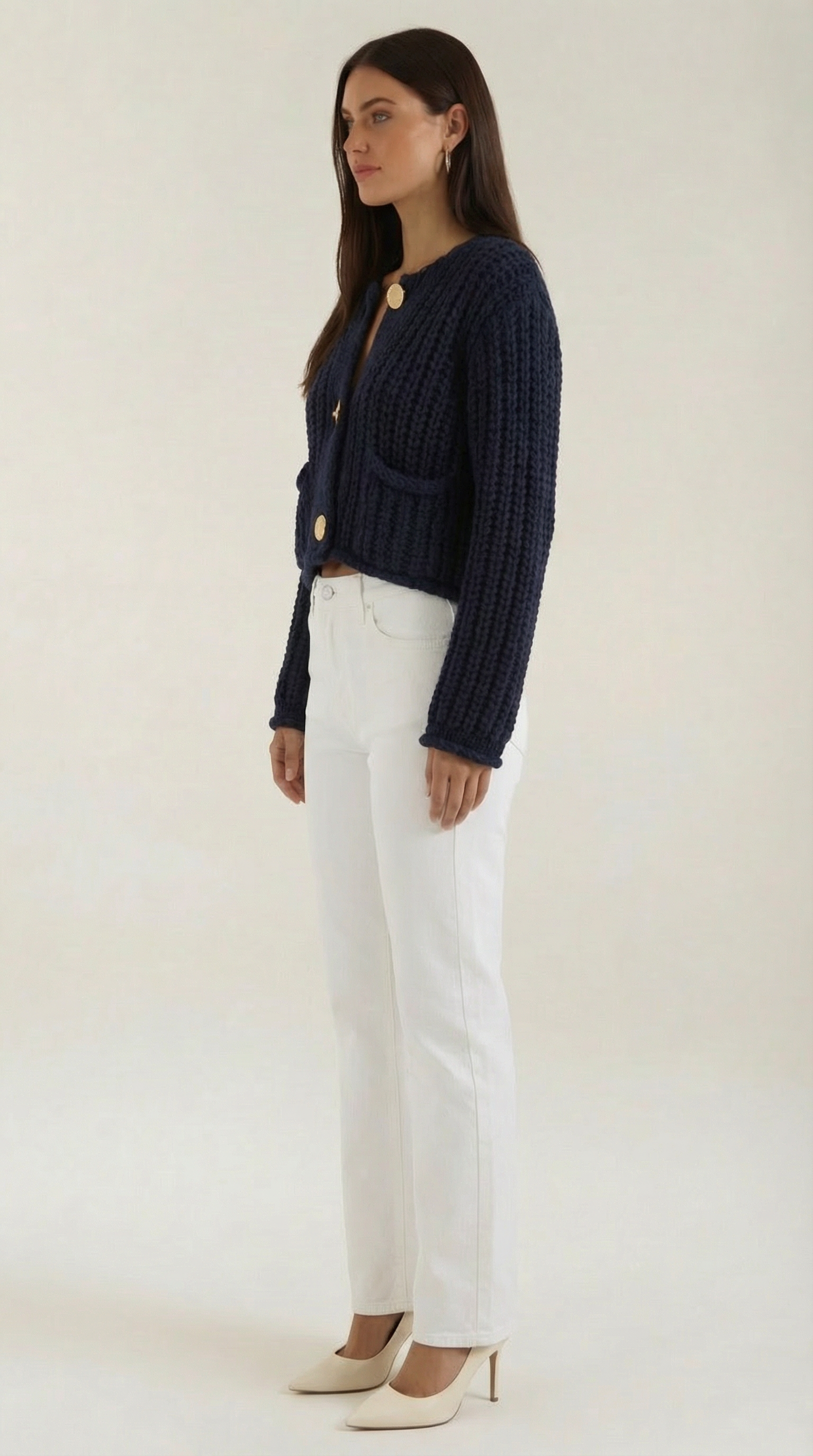 Cardigan Donna in Maglia Cropped Bottoni Dorati Chunky 1