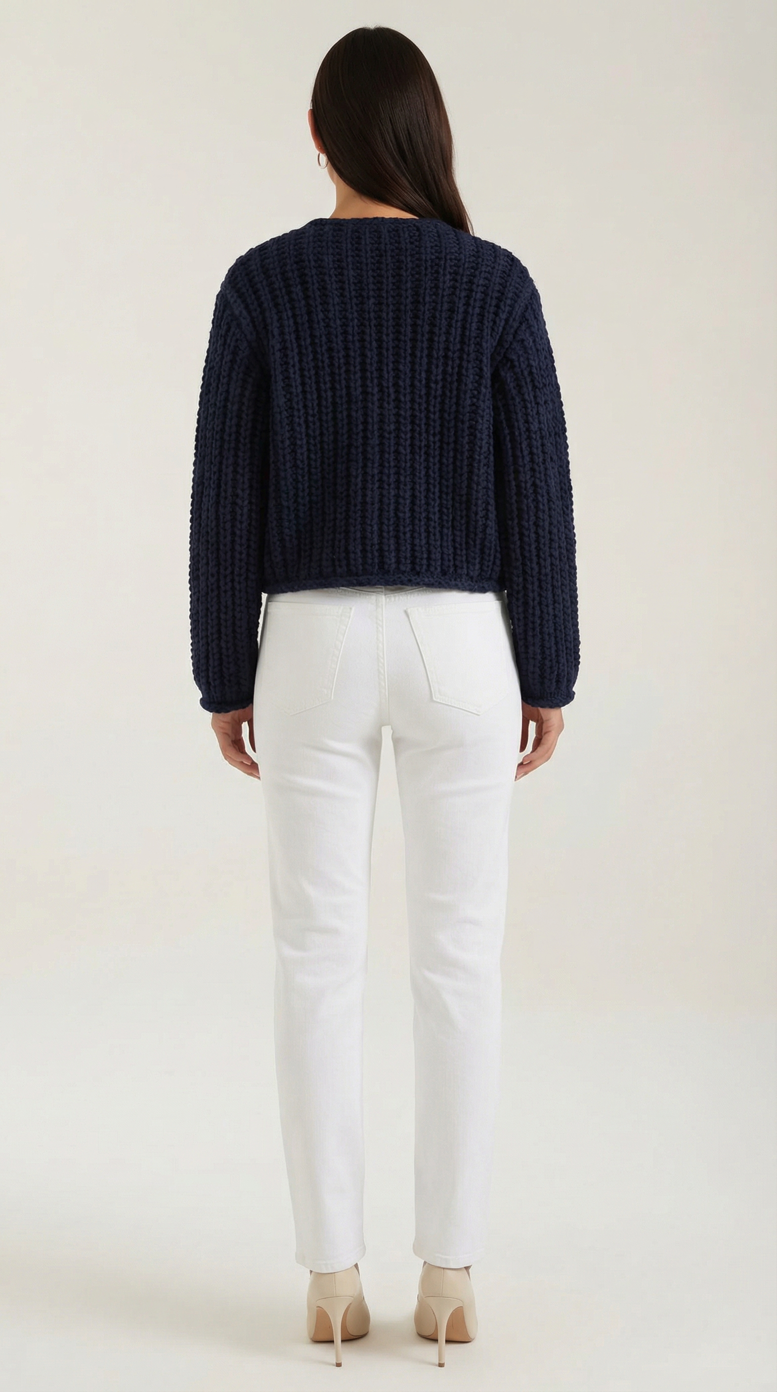 Cardigan Donna in Maglia Cropped Bottoni Dorati Chunky 2