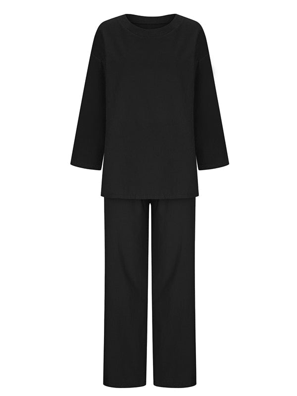 Completo due pezzi composto da maglia a maniche lunghe con scollo rotondo e pantaloni con coulisse, in tinta unita. 5