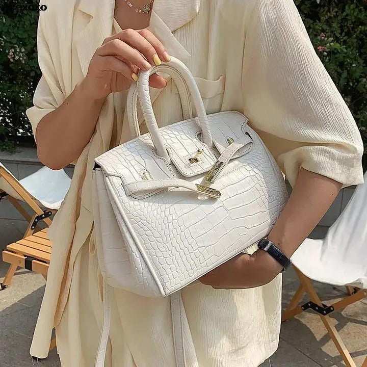 Elegant Handbag for Women – Spacious &amp; Versatile Design-Caliboot