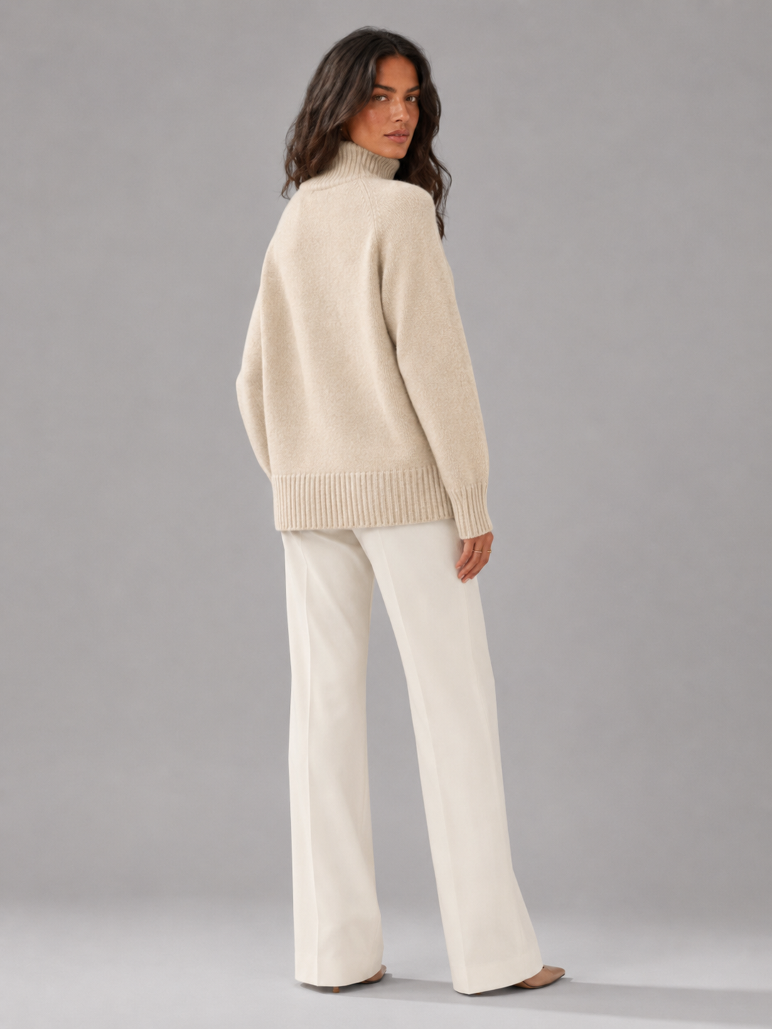 Maglione Donna Oversize Collo Alto in Maglia Voluminosa 1