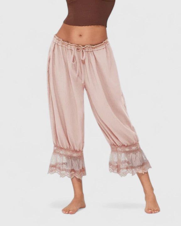 Pantaloni Donna | Design Romantico & Dettagli in Pizzo