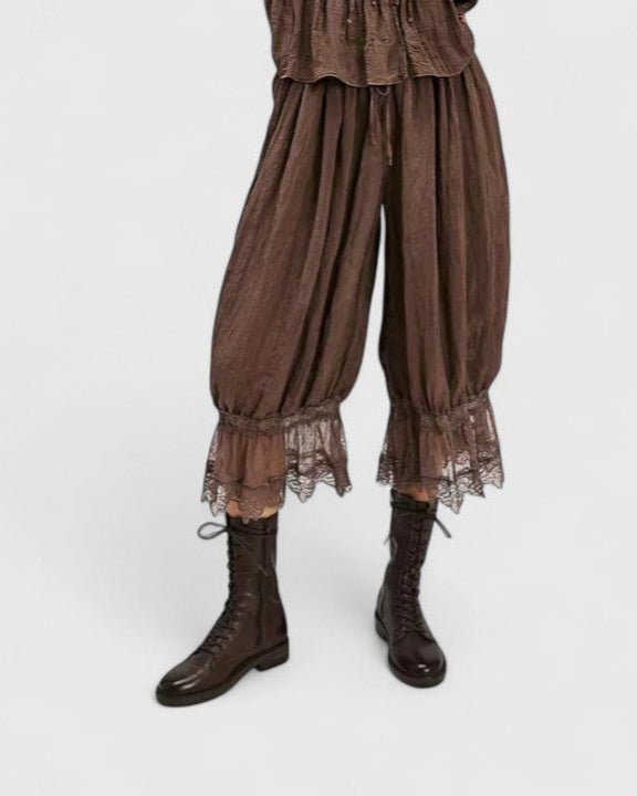 Pantaloni Donna | Design Romantico & Dettagli in Pizzo