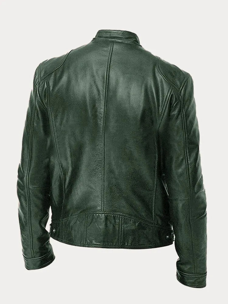 Giacca in pelle verde scuro da uomo vista posteriore, design moderno, colletto rialzato, cuciture dettagliate, moda autunnale, abbigliamento casual.