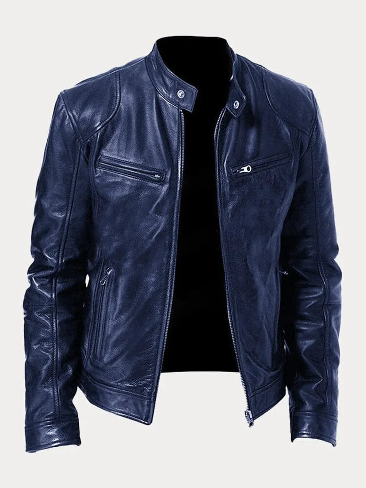 Giacca in pelle blu scuro da uomo, stile motociclista, con zip frontale e tasche, colletto alla coreana. Elegante e moderna, perfetta per l&