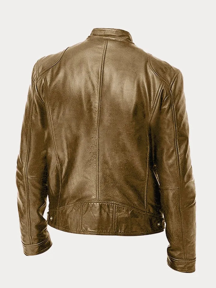 Giacca in pelle marrone da uomo vista posteriore, stile motociclista, design moderno, chiusura con zip, ideale per look casual e autunnali.