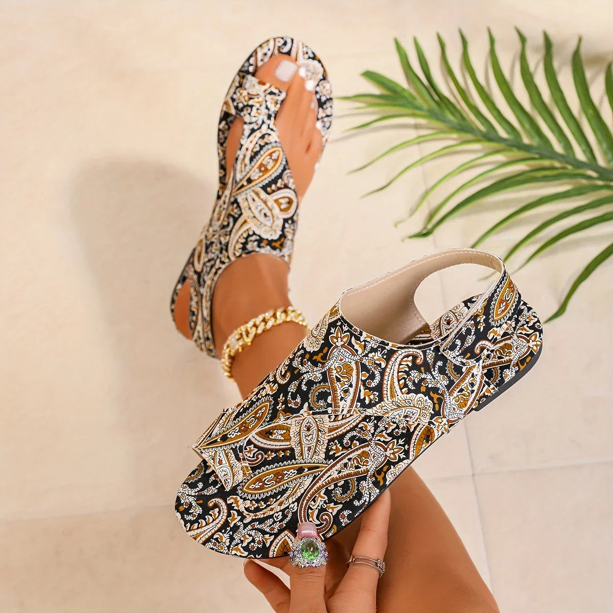 Sandali Donna Flat | Stampa Paisley Boho & Infradito con Fascia Larga