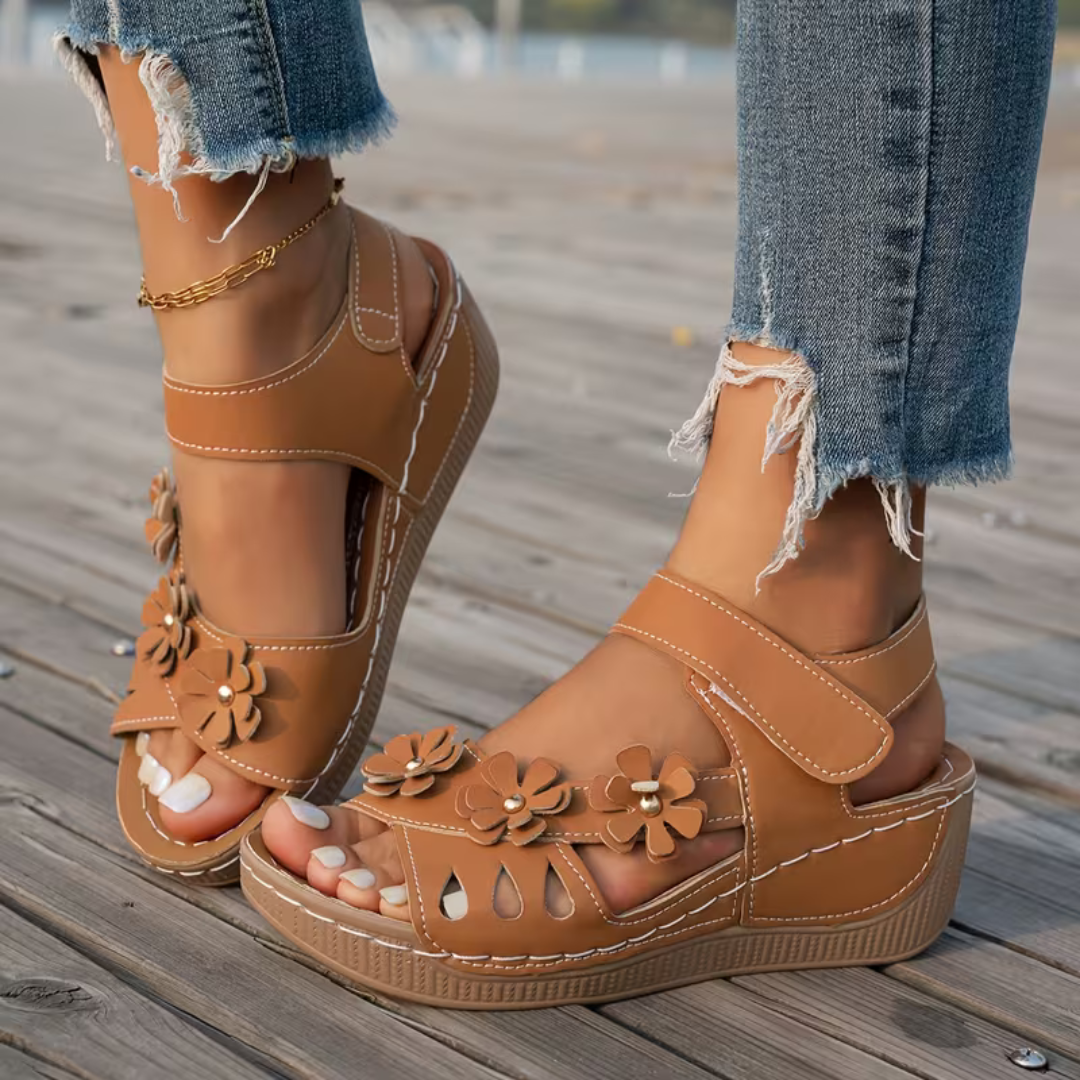 Sandalo Donna | Zeppa Comoda con Applicazioni Floreali