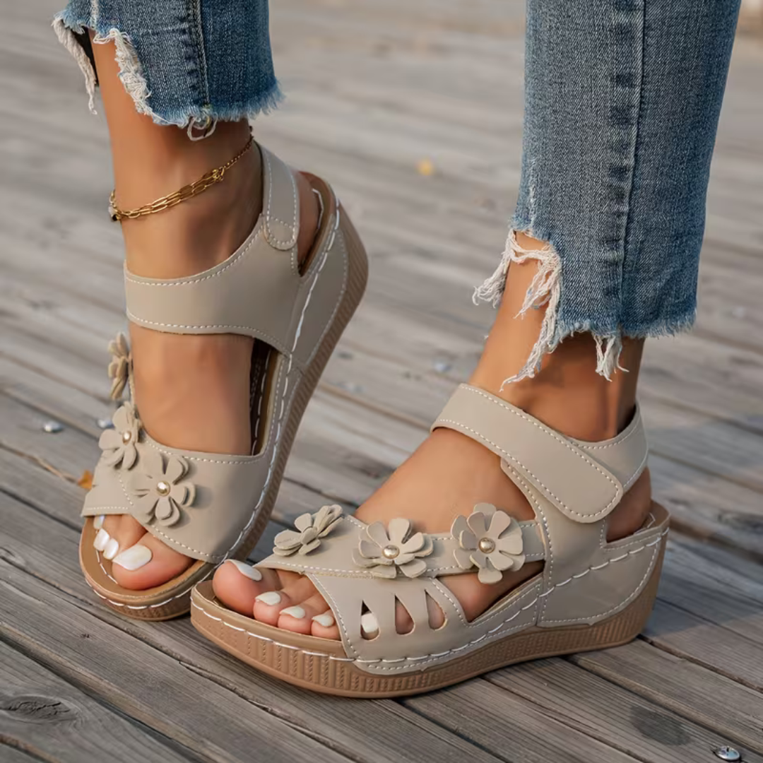 Sandalo Donna | Zeppa Comoda con Applicazioni Floreali