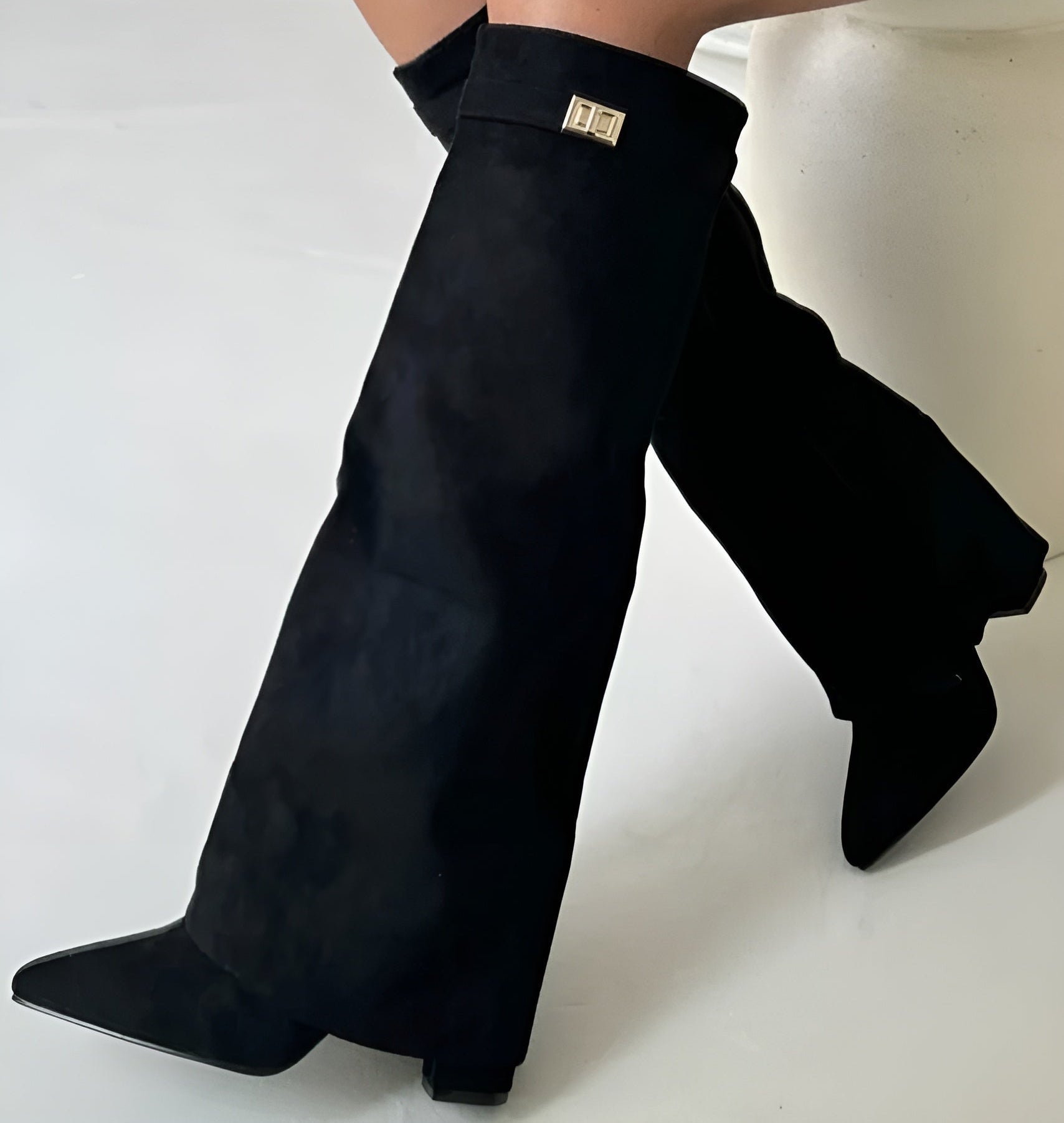 Stivali da Donna – Alti fino al Ginocchio in Camoscio o Ecopelle con Tacco a Blocco e Chiusura Lampo per Look Eleganti 1