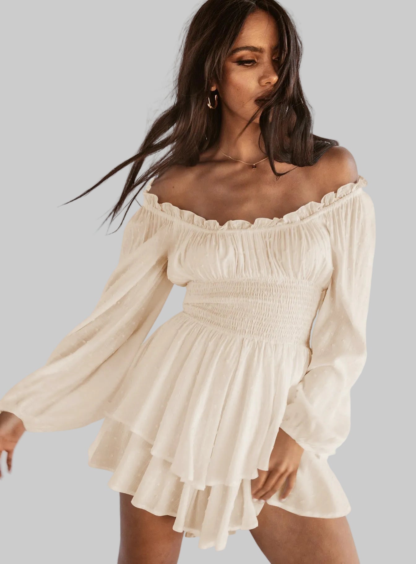 Tuta corta da donna con spalle scoperte - Chic e leggera 2