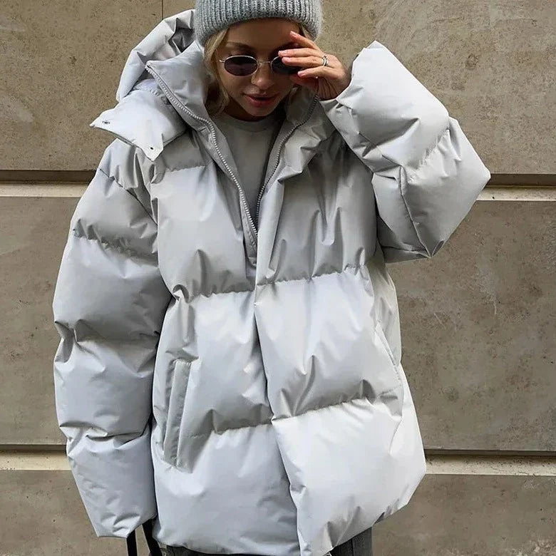 Weiße monochromatische Jacke