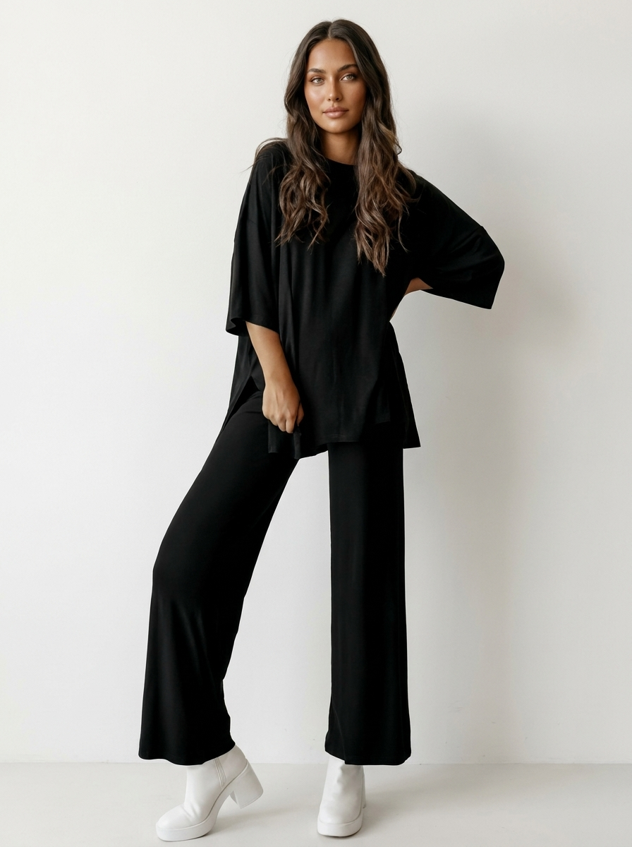 Zwarte oversized lounge set: wijde broek en losvallende top met korte mouwen