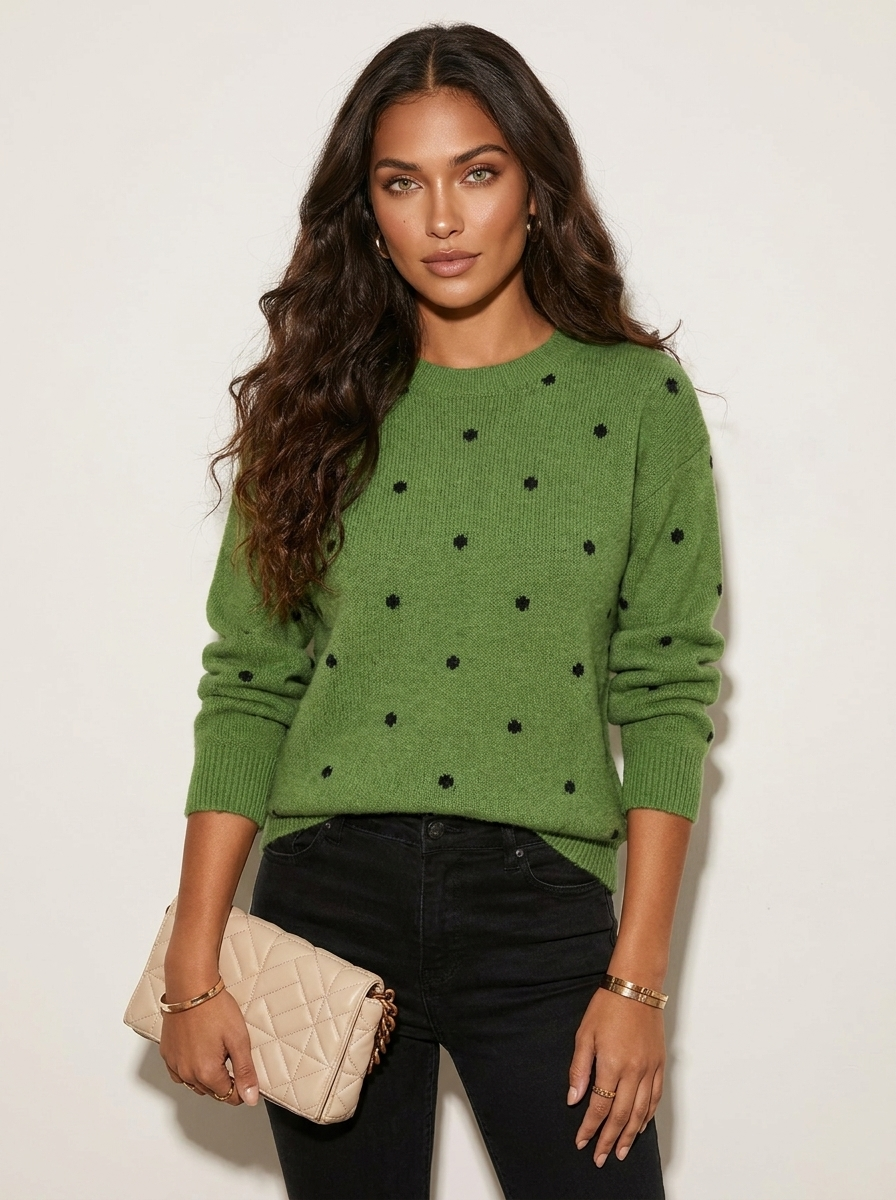 Gebreide trui met ronde hals, groene kleur met zwarte stippen