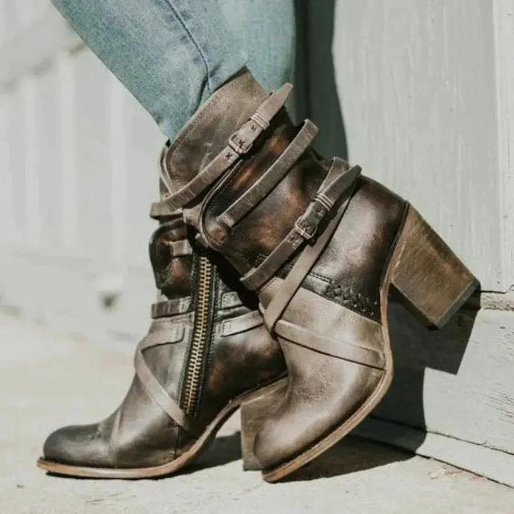 Retro Leather Boots for Women – Chic &amp; Stylish with Belt Buckle Detail