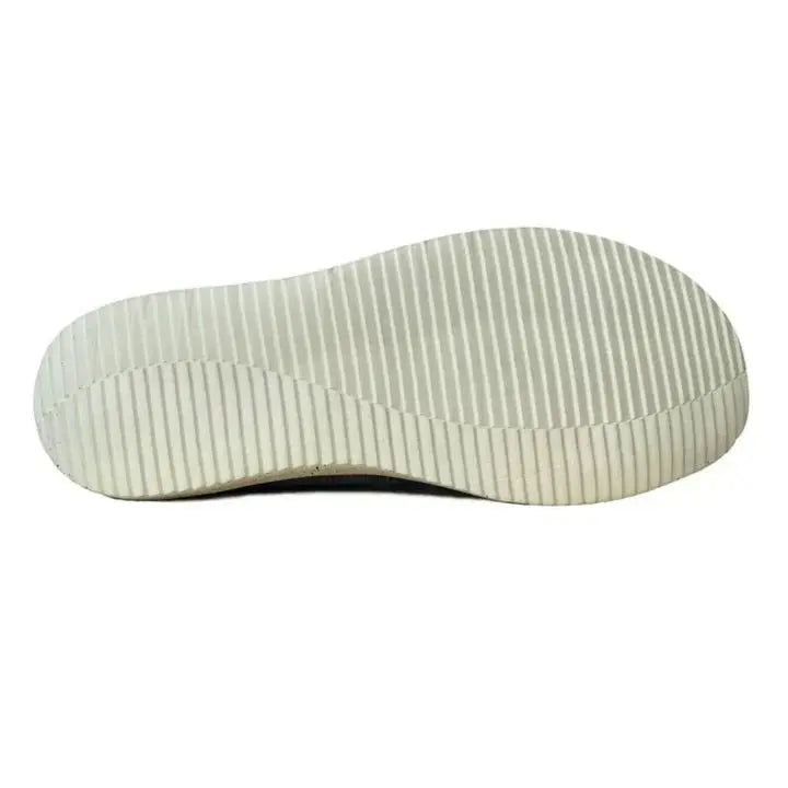 Lightweight Slip-On Shoes for Women – Comfortable &amp; Supportive for Daily Wear